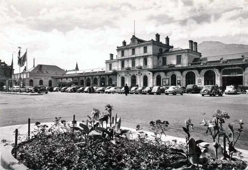 38 Grenoble La Gare.jpg